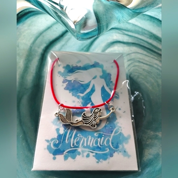 New in Package Mermaid Necklace - Picture 2 of 9